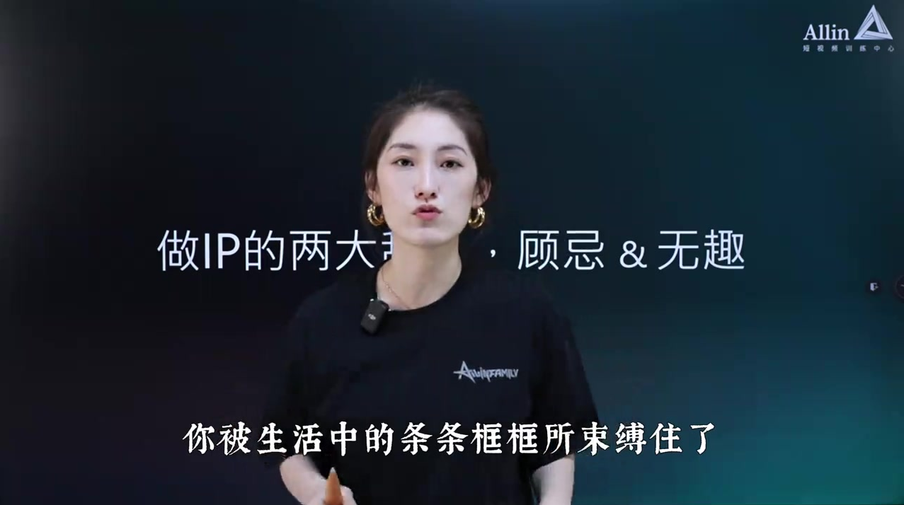 能把你生活中愣神的时刻变成创作的课程