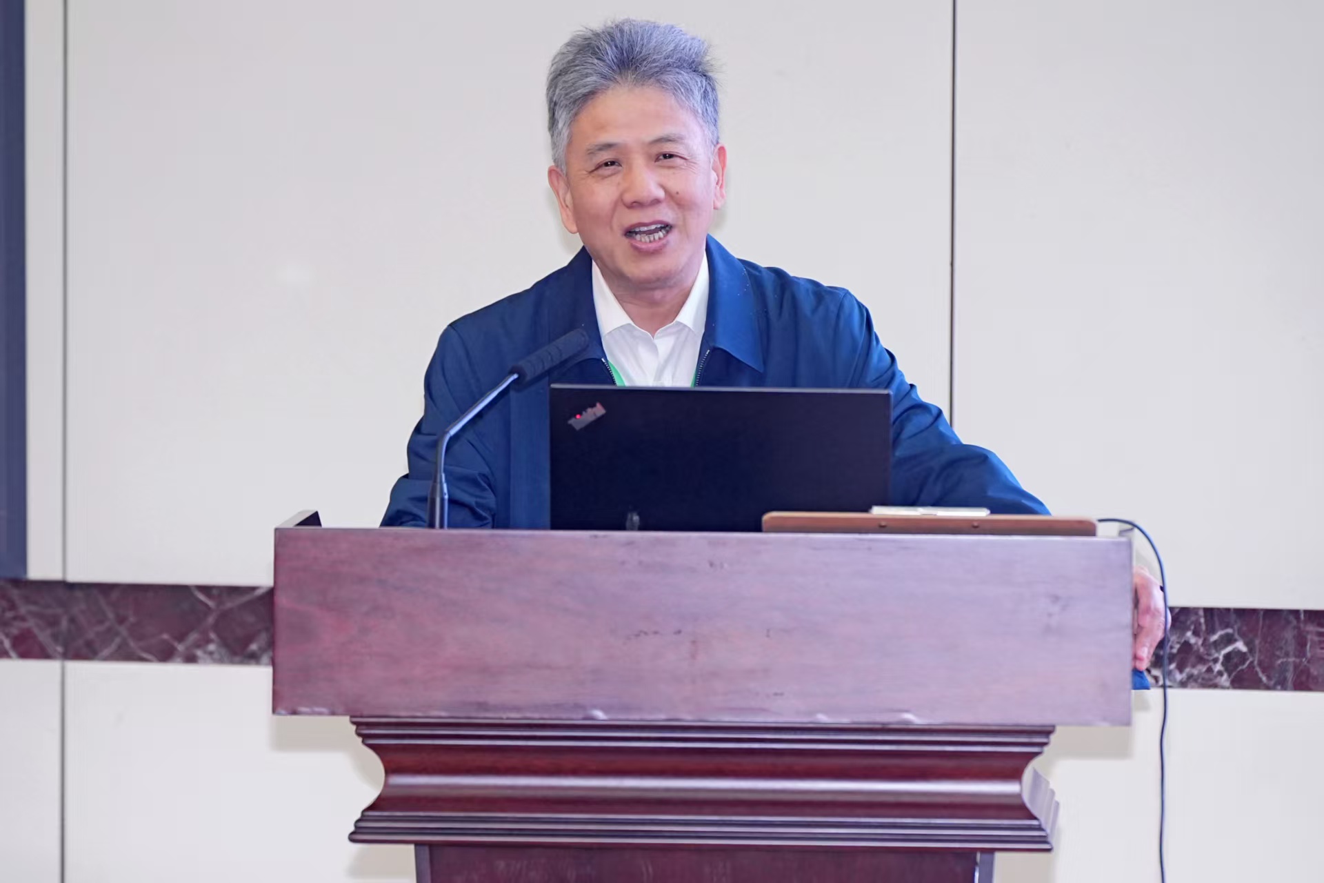 报告嘉宾照片